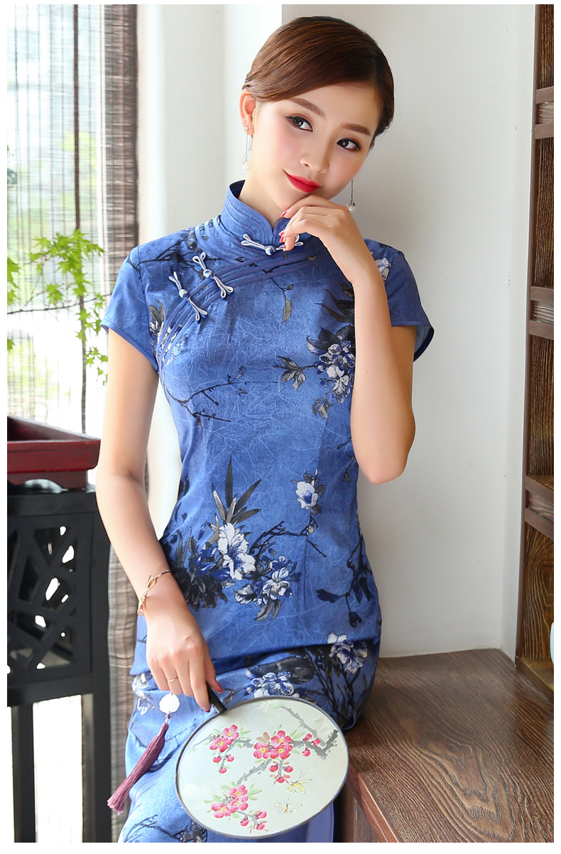 幽藍(lán)斜襟旗袍，優(yōu)雅迷人!