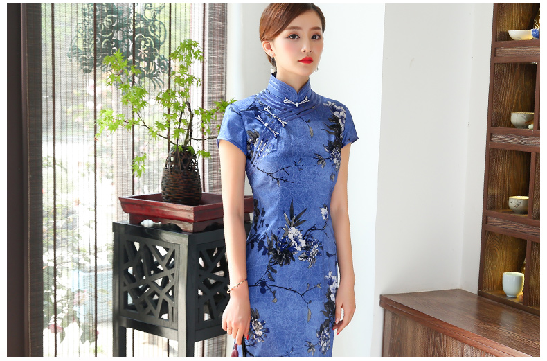 幽藍(lán)斜襟旗袍，優(yōu)雅迷人!