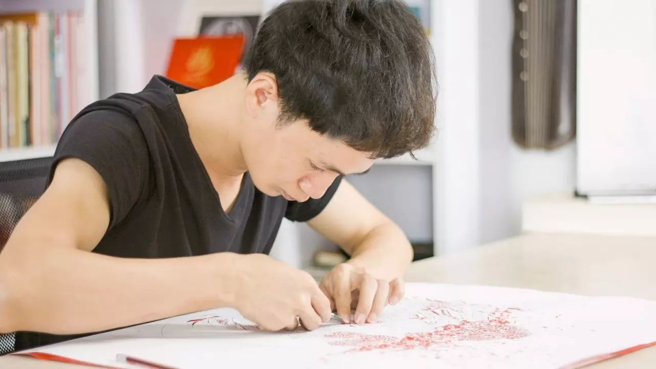 剪紙藝術(shù)作品：一次鏤空一根線條的信仰！