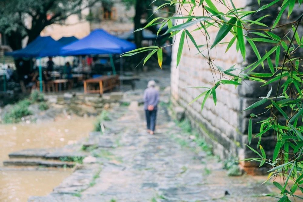 古鎮(zhèn)游玩，有一種說(shuō)走就走的旅行