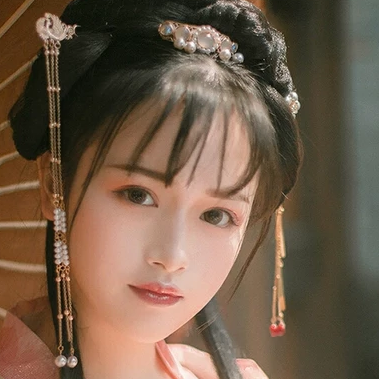 文藝粉紗裙帶傘女生頭像，唯美古風(fēng)真人頭像