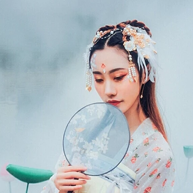 夢(mèng)如煙持團(tuán)扇女生頭像，唯美古風(fēng)真人頭像