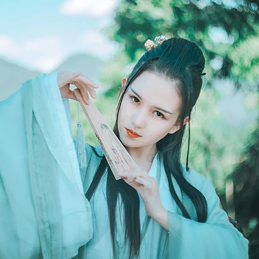 清風徐來帶斗笠折扇女生頭像，唯美古風頭像