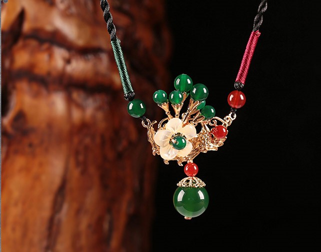 鳳漫華年項鏈：流光溢彩的首飾