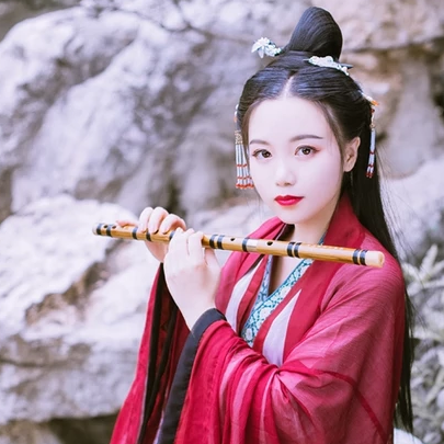 紅衣文藝女生頭像：唯美古風真人頭像