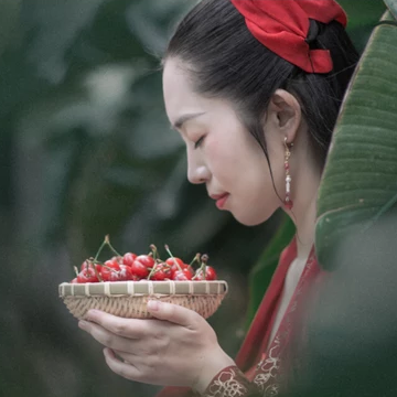 櫻桃紅衣古風(fēng)頭像，嬌艷美人!