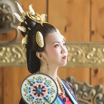 精致古典女生真人頭像，持扇古風(fēng)頭像