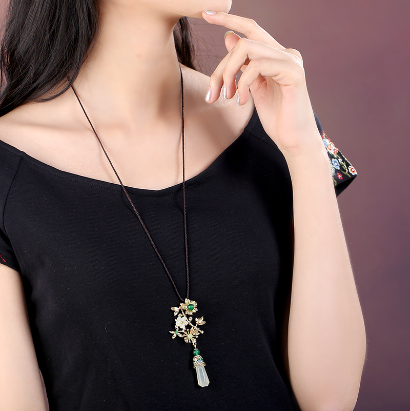 玉蘭花吊墜項鏈，清新岫玉毛衣鏈