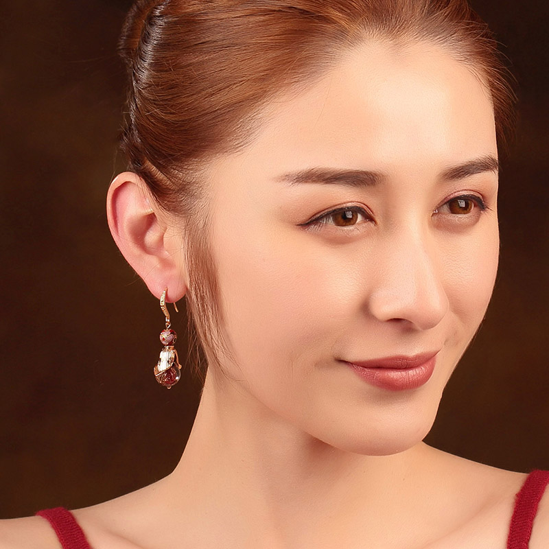香艷欲滴的古風耳環(huán)，煥發(fā)東方嬌雅風情