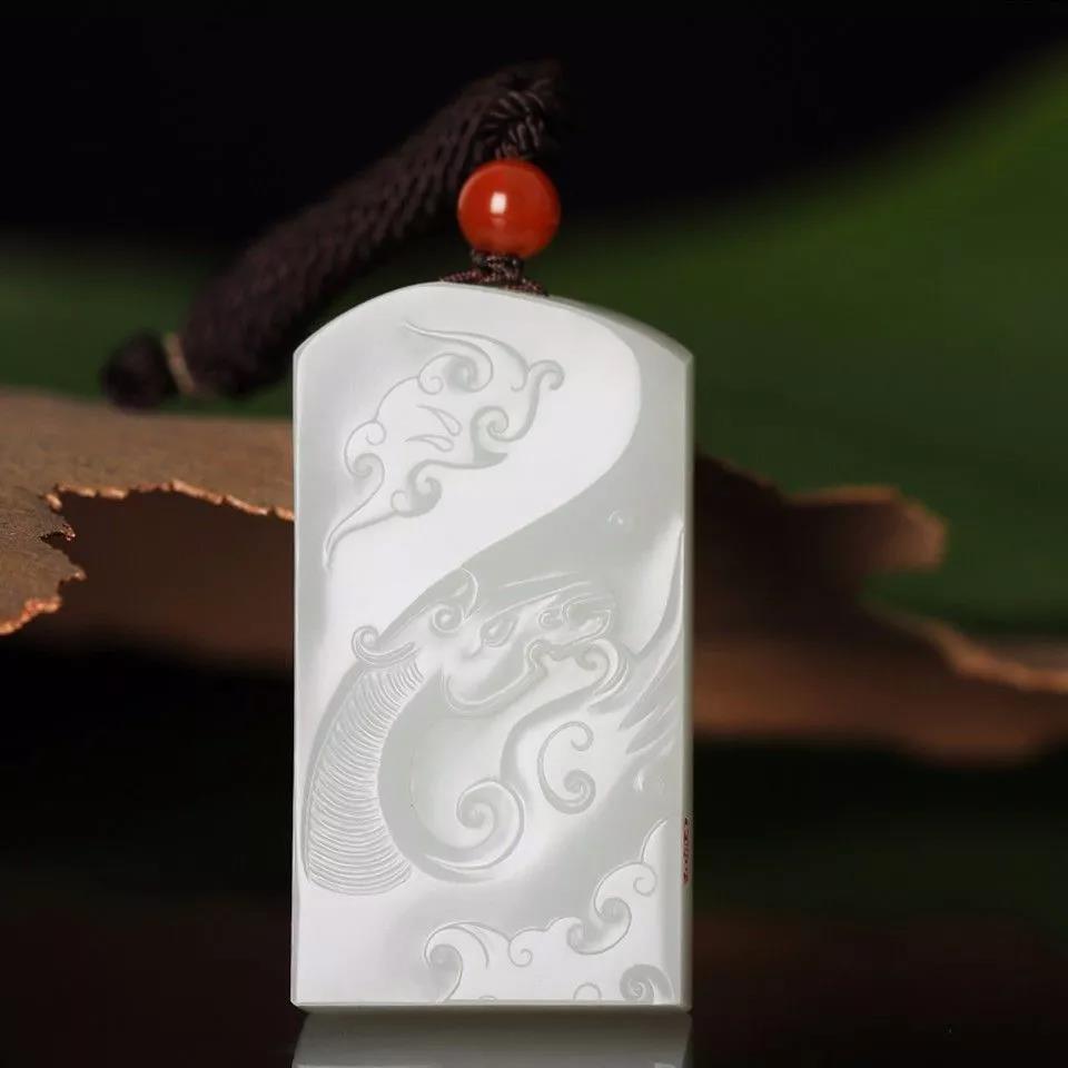 探討和田玉玉牌：和田玉規(guī)則牌形卻有一缺口？