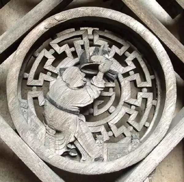 品味木雕藝術(shù)：感受中式老房的匠心之美！