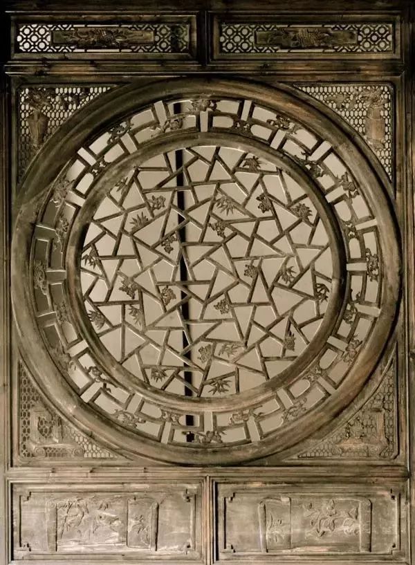 品味木雕藝術(shù)：感受中式老房的匠心之美！