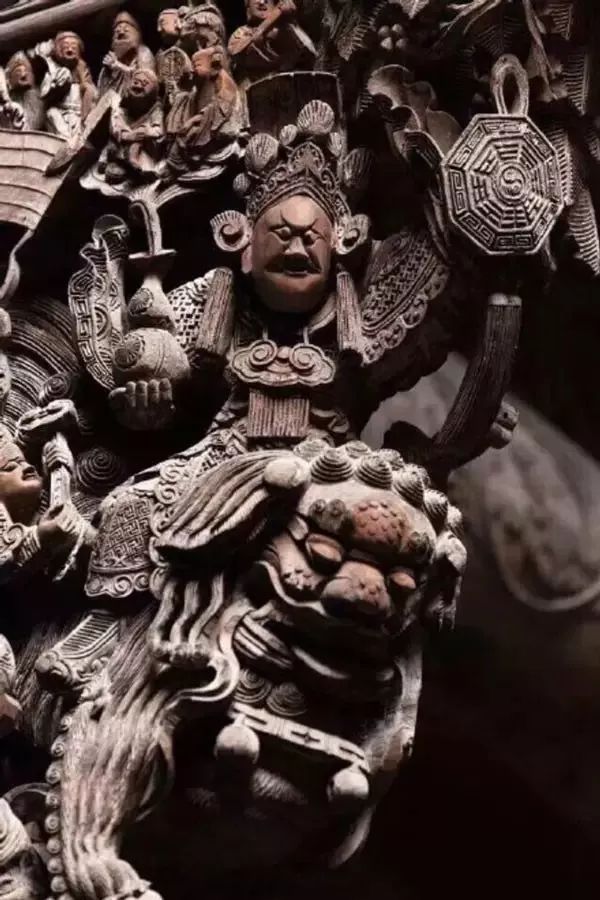 品味木雕藝術(shù)：感受中式老房的匠心之美！