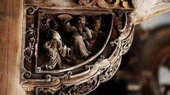 品味木雕藝術(shù)：感受中式老房的匠心之美！