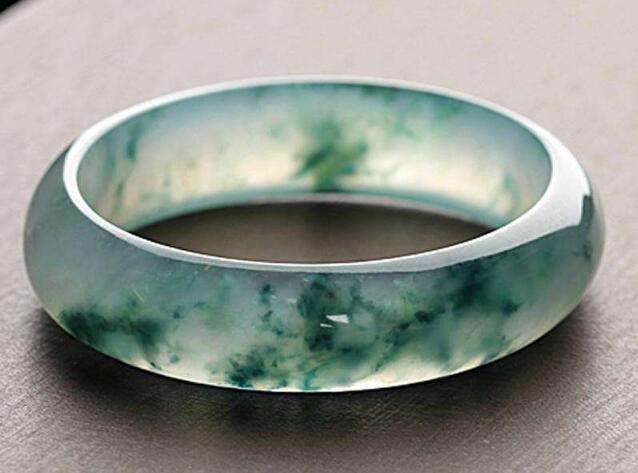 冰種飄花翡翠知識(shí)，教你如何選擇好的翡翠