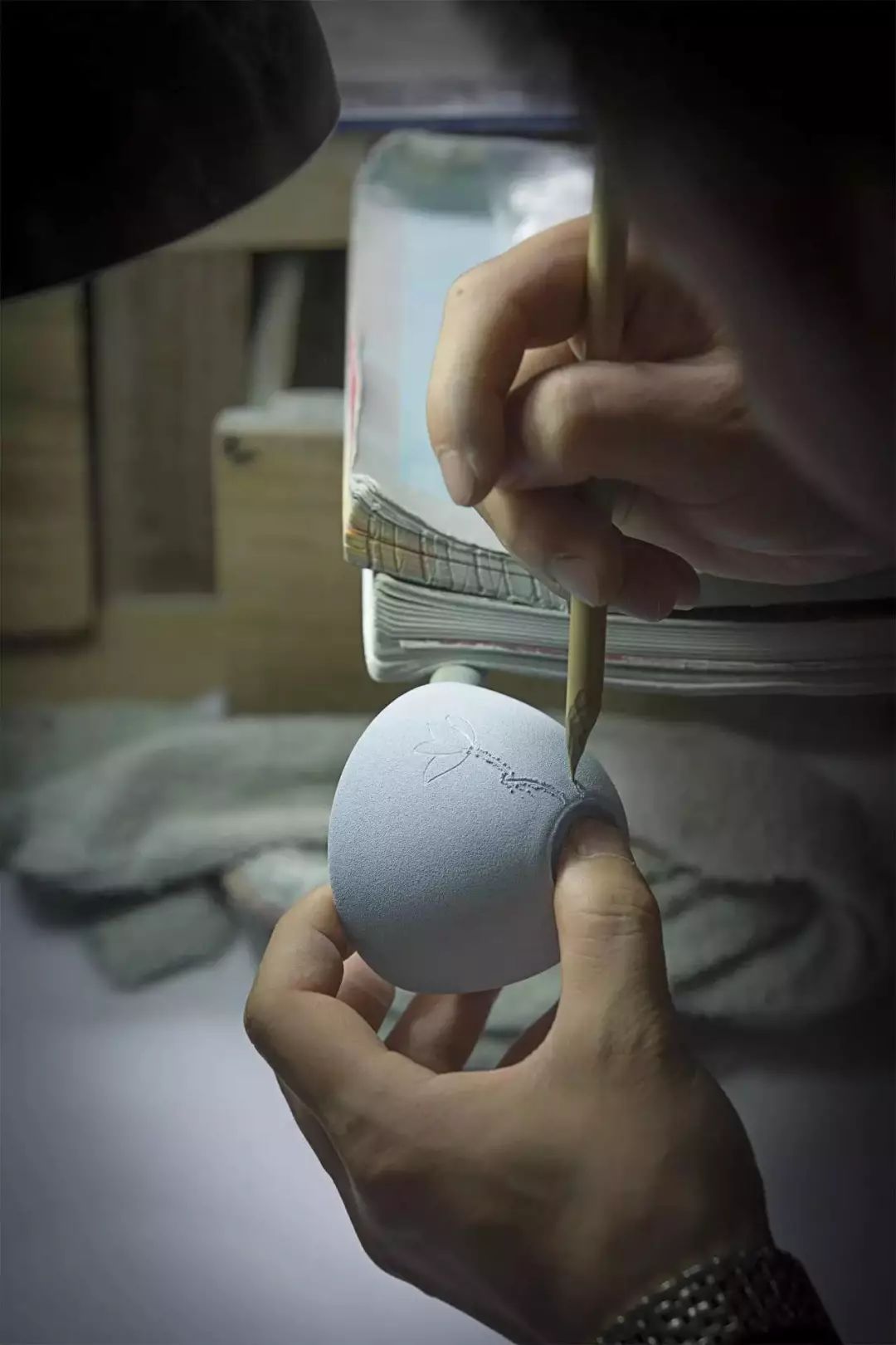 粉彩扒花工藝：細(xì)膩絕妙的陶瓷工藝！