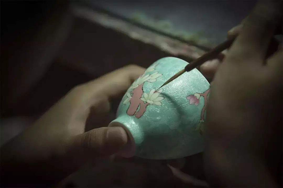 粉彩扒花工藝：細(xì)膩絕妙的陶瓷工藝！