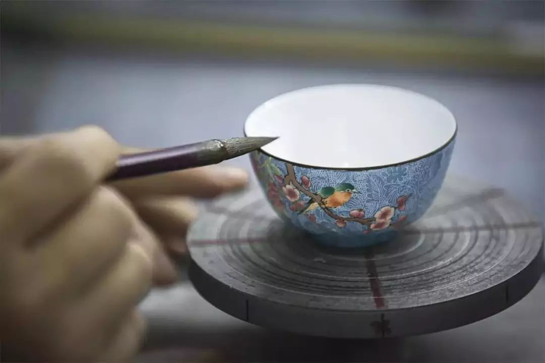 粉彩扒花工藝：細(xì)膩絕妙的陶瓷工藝！