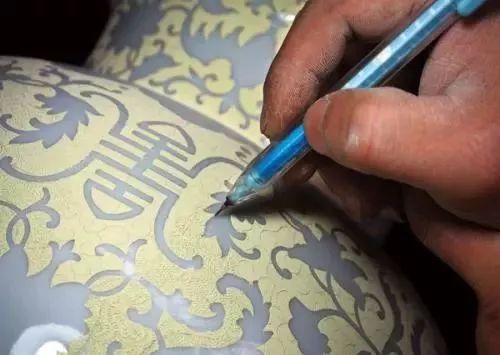 粉彩扒花工藝：細(xì)膩絕妙的陶瓷工藝！