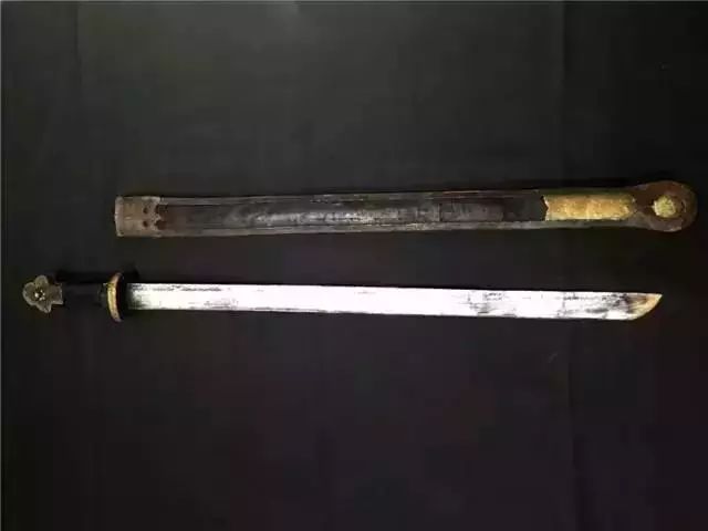 老牧民手中的藏刀，古代兵器太美!