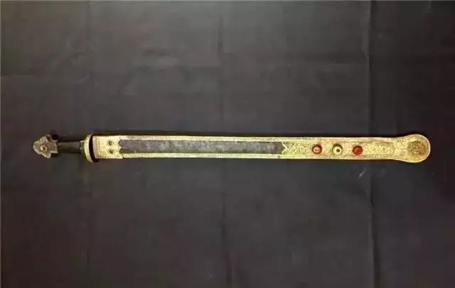 老牧民手中的藏刀，古代兵器太美!