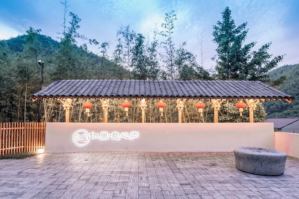安吉·仁里息心廬，擁泉而居枕山而眠!