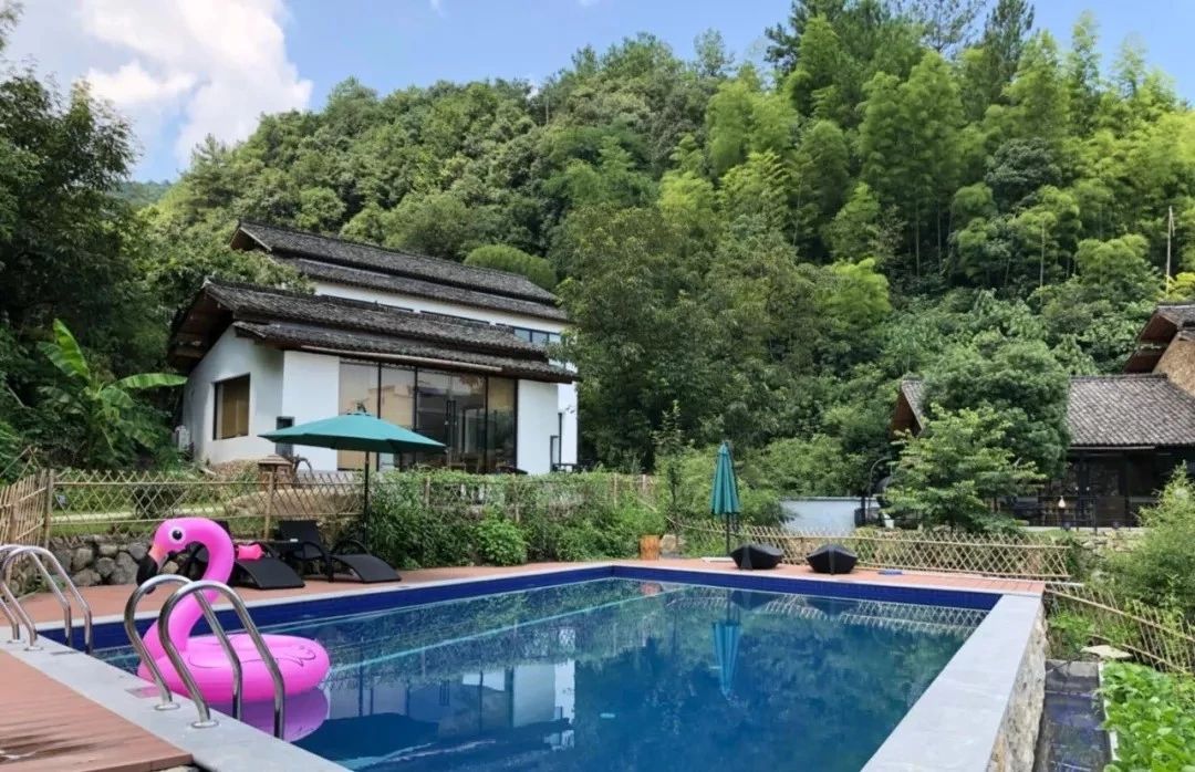 安吉·仁里息心廬，擁泉而居枕山而眠!