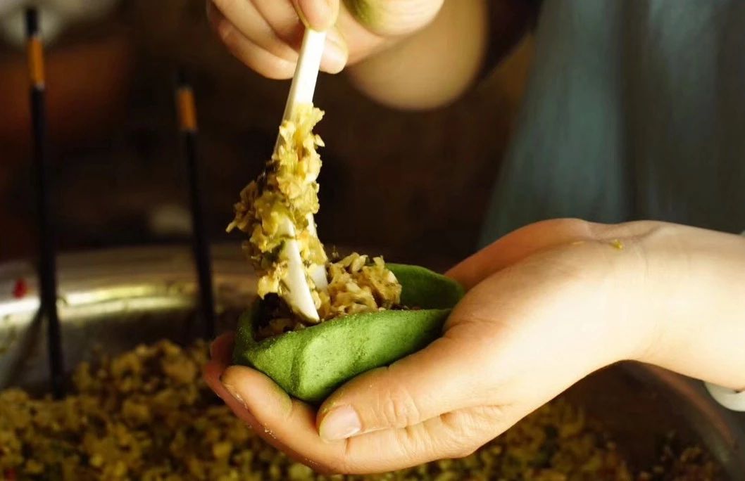 安吉·仁里息心廬，擁泉而居枕山而眠!