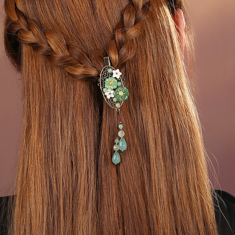 一款淡綠系的古銅發(fā)夾，優(yōu)雅別致古風(fēng)頭飾