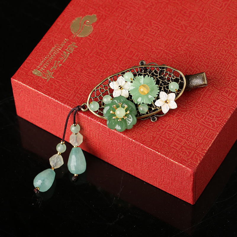 一款淡綠系的古銅發(fā)夾，優(yōu)雅別致古風(fēng)頭飾