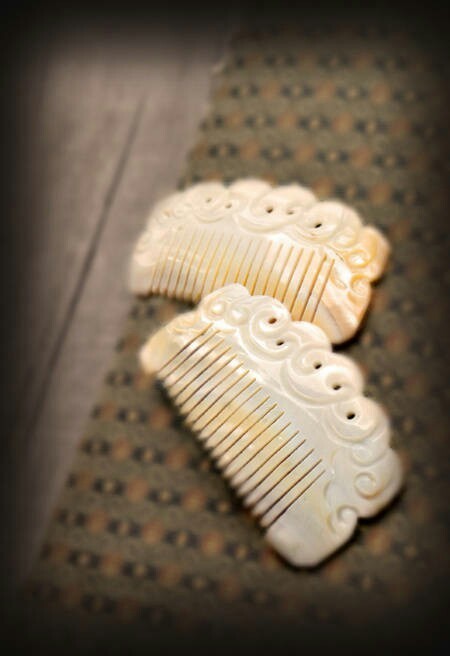 一組古風(fēng)梳子飾品，品味古典韻味之美