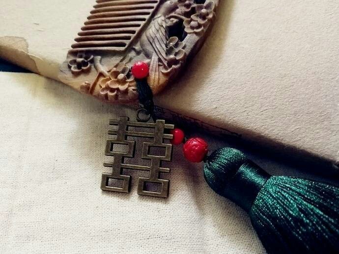 一組古風(fēng)梳子飾品，品味古典韻味之美