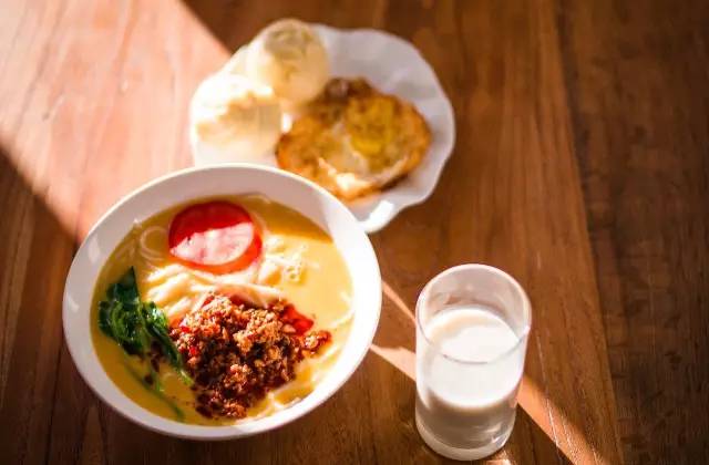 瀘沽湖新中式風格民宿，等風·半山