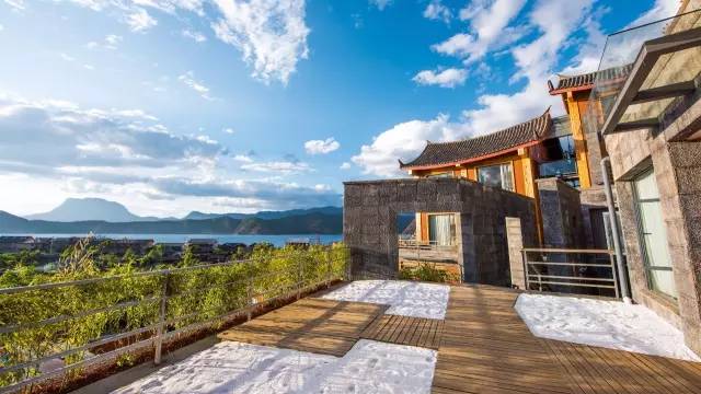 瀘沽湖新中式風格民宿，等風·半山