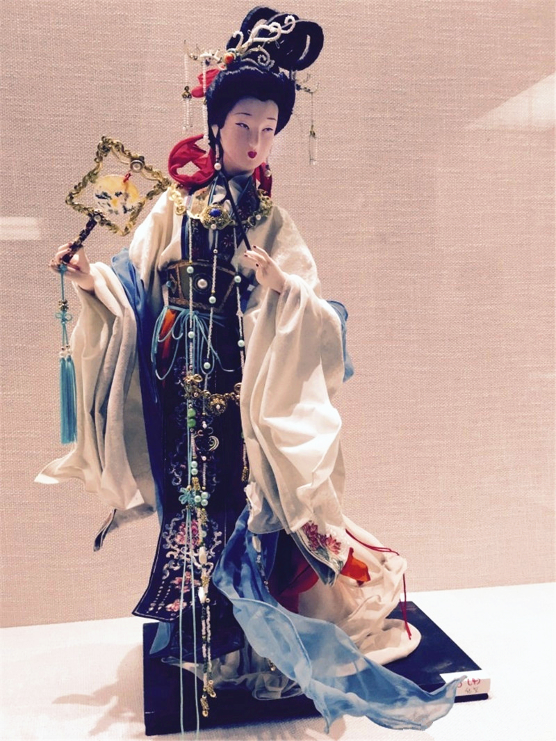 中國傳統(tǒng)工藝品，絹人