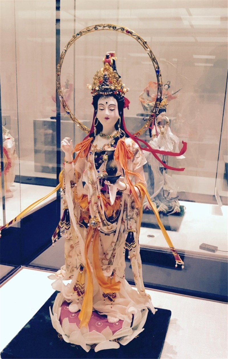 中國傳統(tǒng)工藝品，絹人