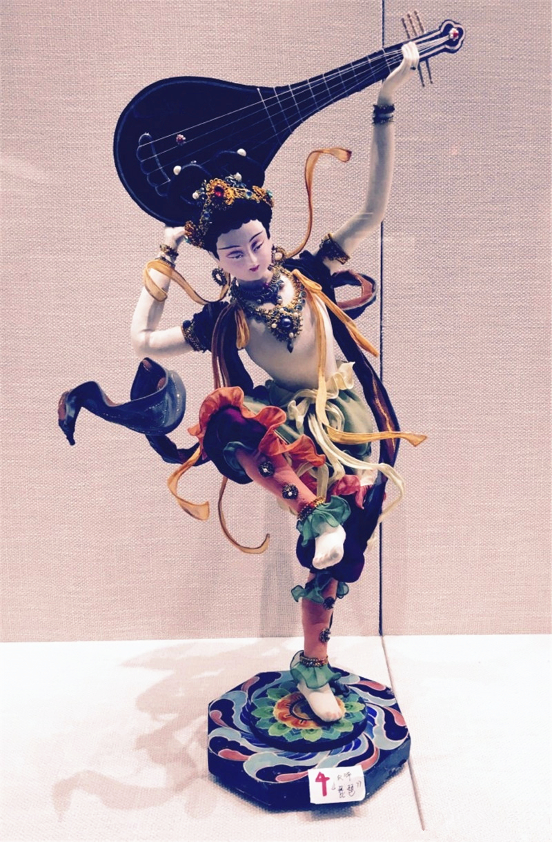 中國傳統(tǒng)工藝品，絹人