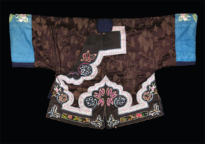 苗族精細靈巧刺繡文物欣賞