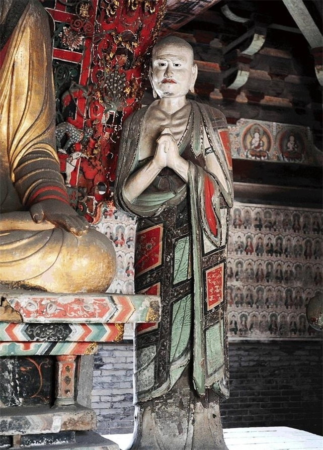 平遙鎮(zhèn)國古寺華美彩塑