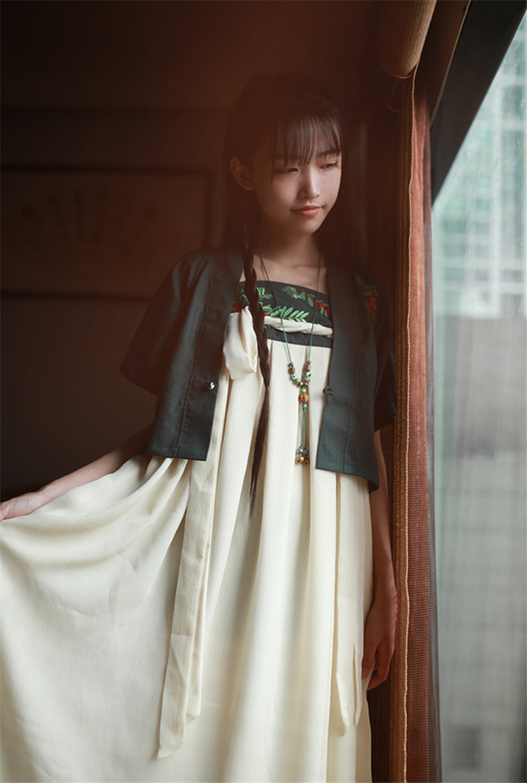 福連文苑繡花日常漢元素對(duì)襟短款上襦