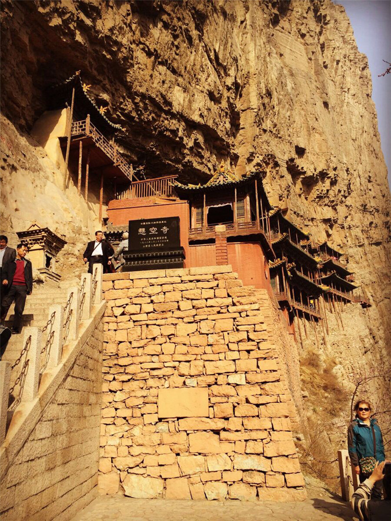 懸空寺半天高，三根馬尾空中吊
