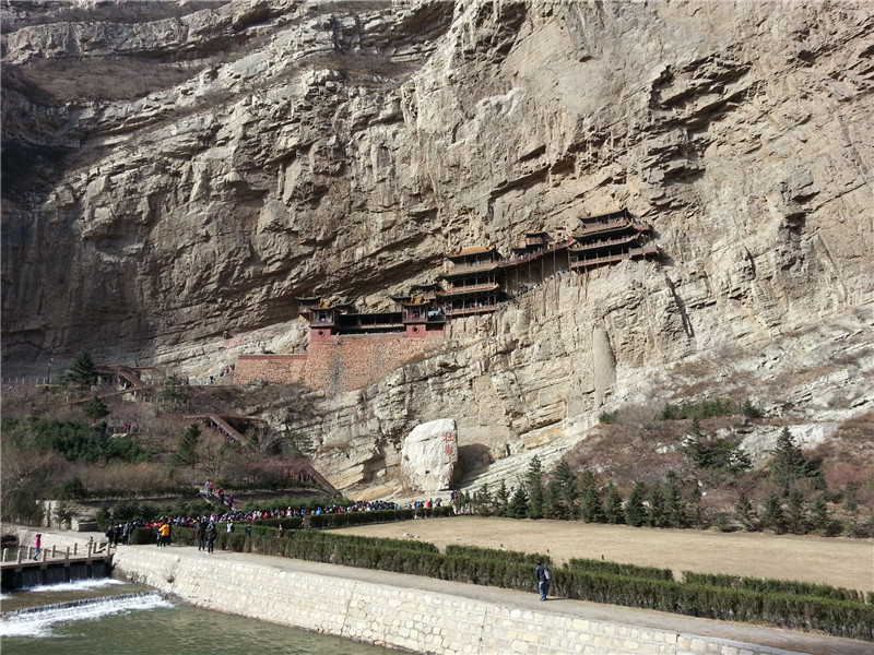 懸空寺半天高，三根馬尾空中吊