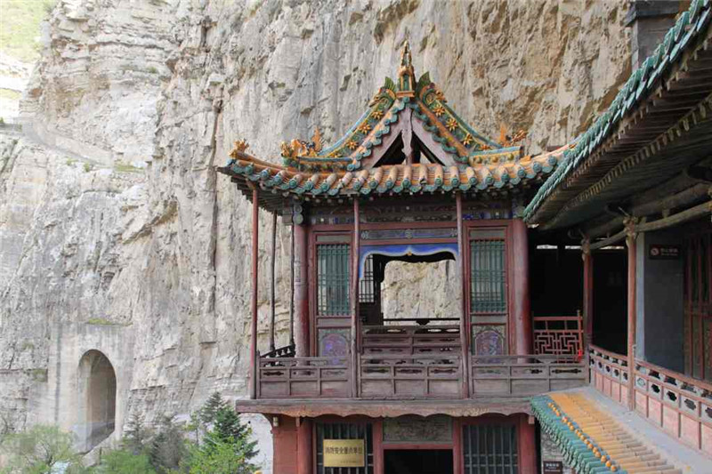 懸空寺半天高，三根馬尾空中吊