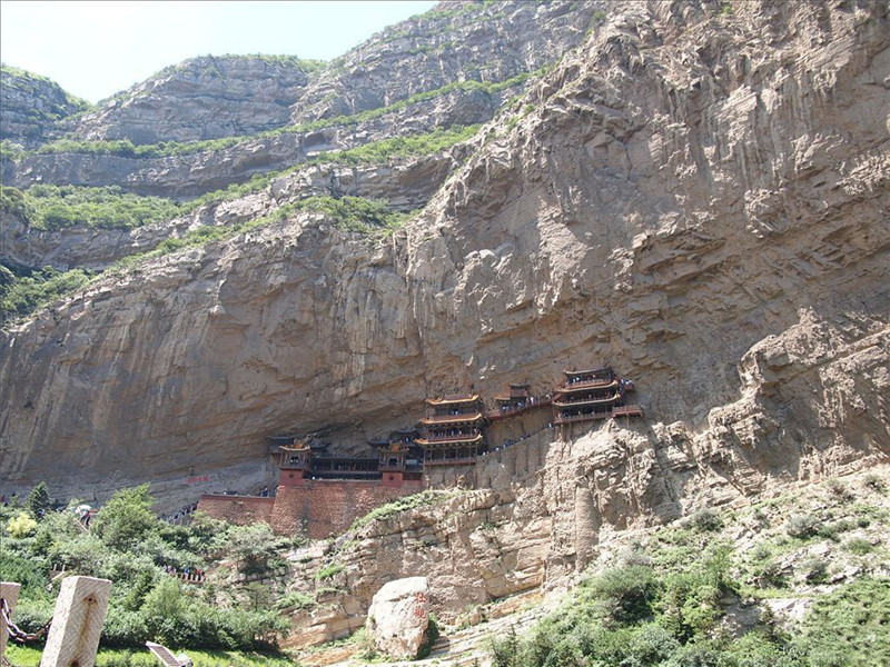 懸空寺半天高，三根馬尾空中吊