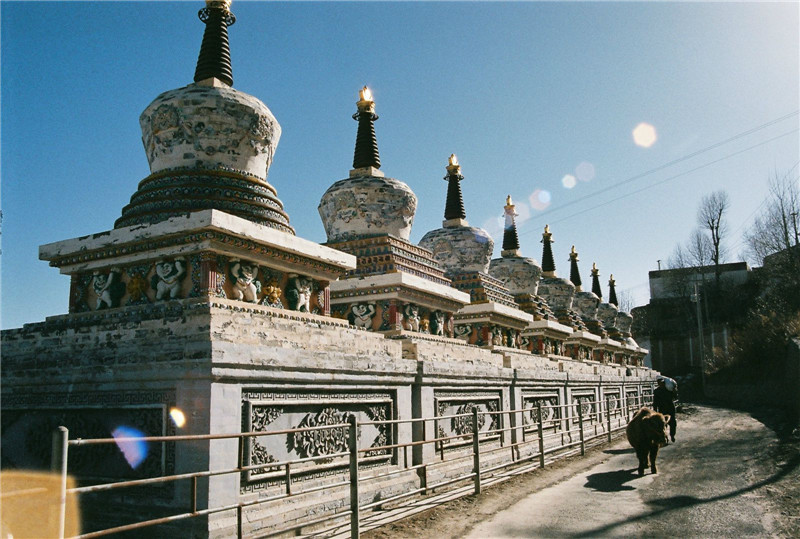 青海古老藏佛寺——夏瓊寺