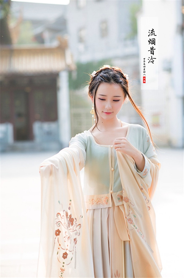 傳統(tǒng)日常原創(chuàng)襦裙?jié)h服坦領雪紡對襟繡花