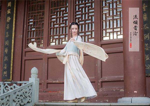 傳統(tǒng)日常原創(chuàng)襦裙?jié)h服坦領雪紡對襟繡花