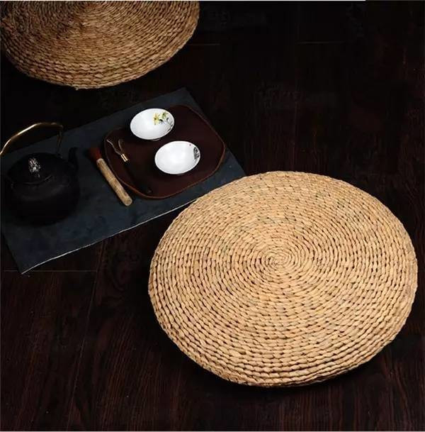 品茶牌佛之常用物，蒲團(tuán)