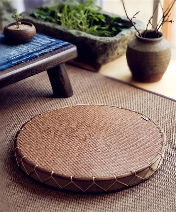 品茶牌佛之常用物，蒲團(tuán)