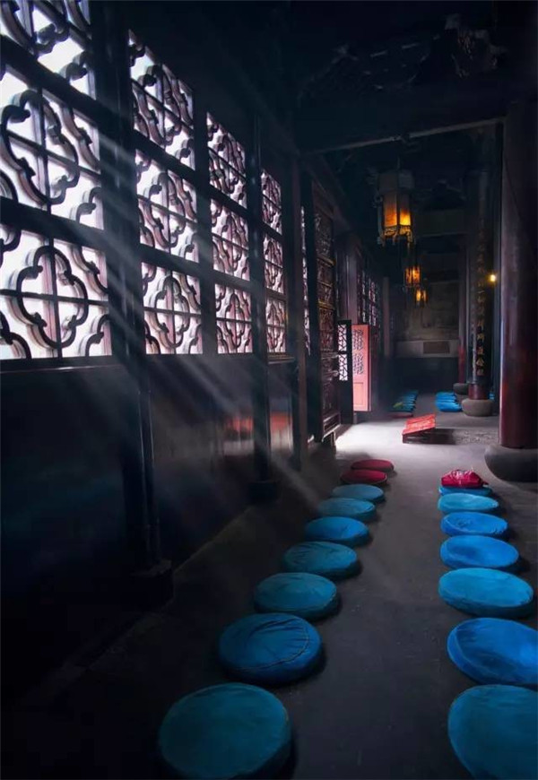 品茶牌佛之常用物，蒲團(tuán)